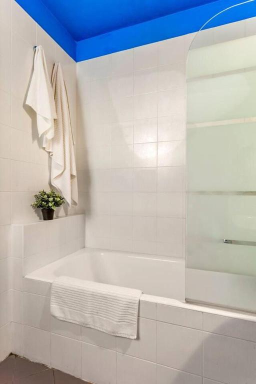 A bathroom at Design Villa with parking Navigli area Milan
