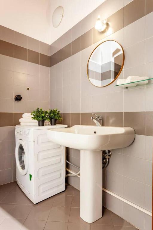 A bathroom at Design Villa with parking Navigli area Milan