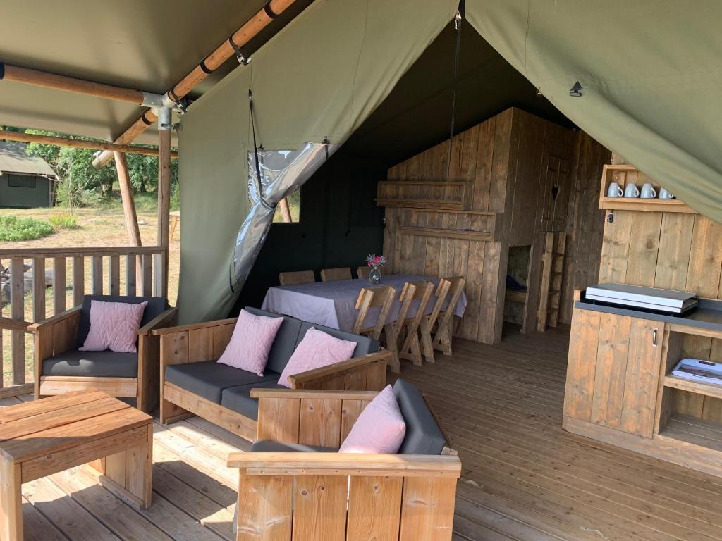 Setusvæði á Safari tent lodges with a beautiful view at Lot Sous Toile