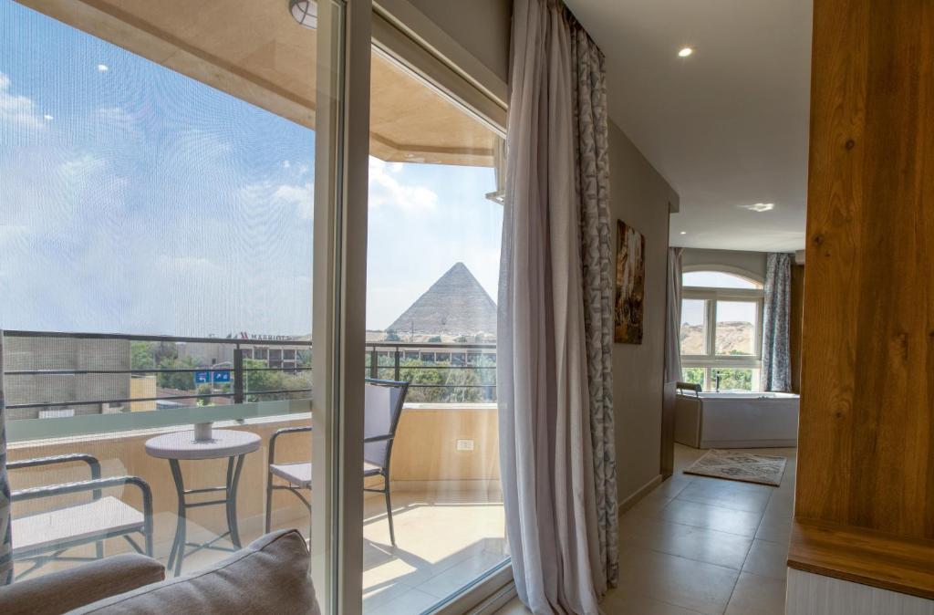 Balkón nebo terasa v ubytování Nozol Pyramids Hotel and Spa