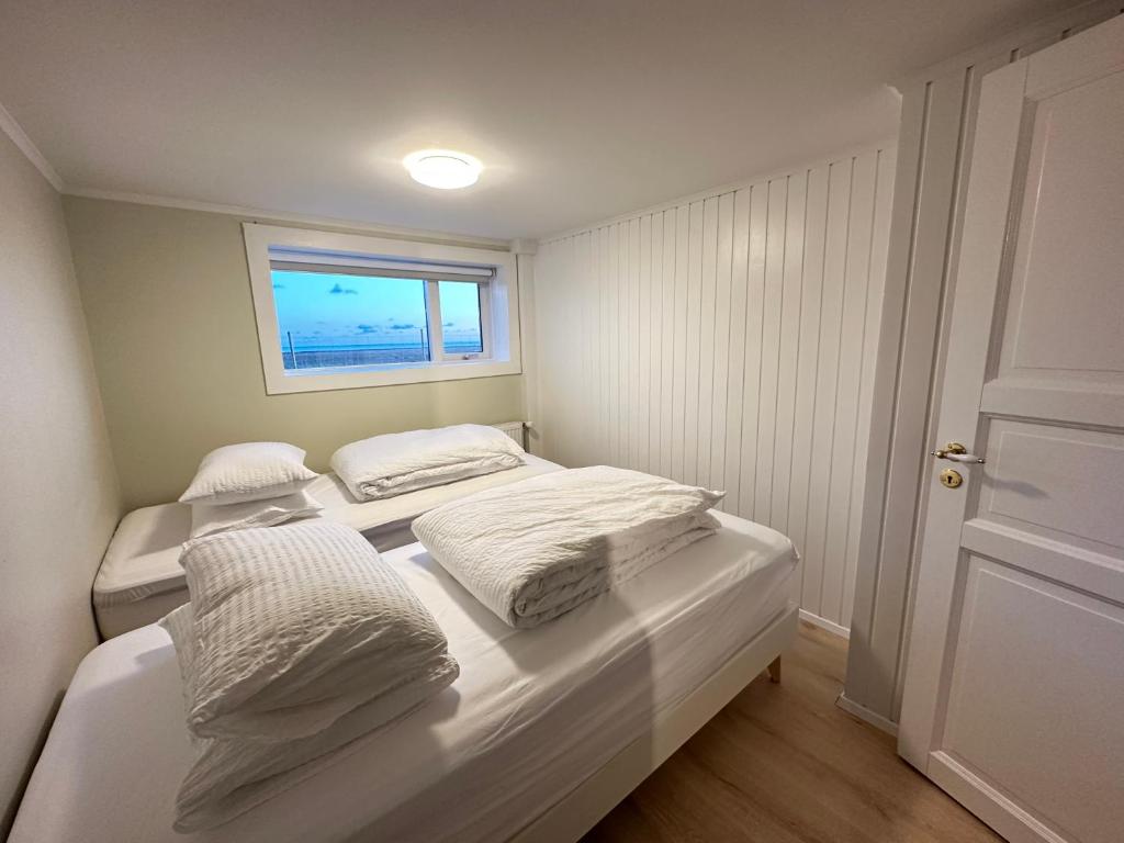 Postel nebo postele na pokoji v ubytování Vatnsholt in Snæfellsnes - Birta Rentals