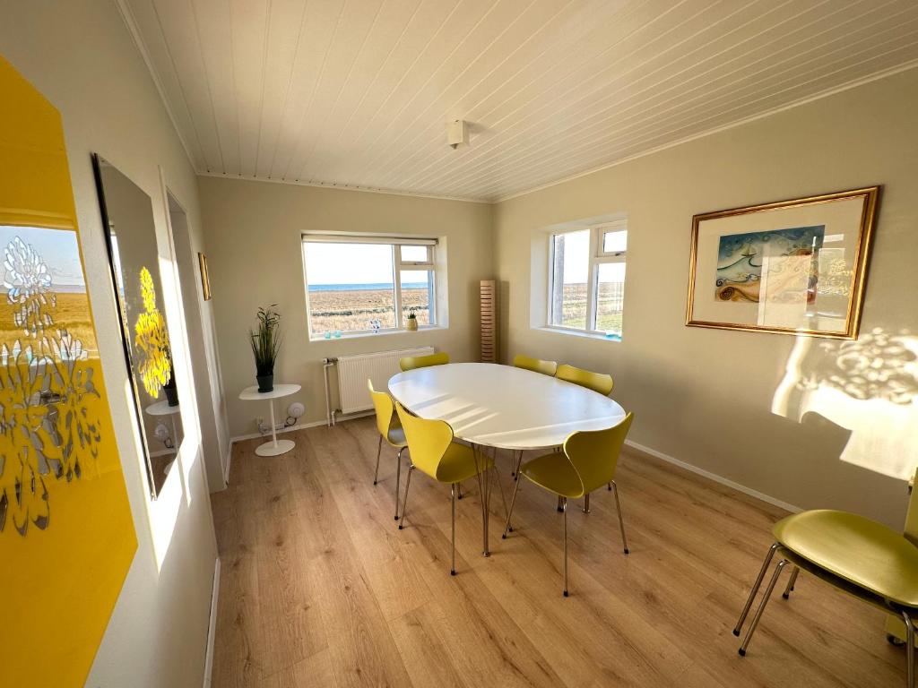 Posezení v ubytování Vatnsholt in Snæfellsnes - Birta Rentals