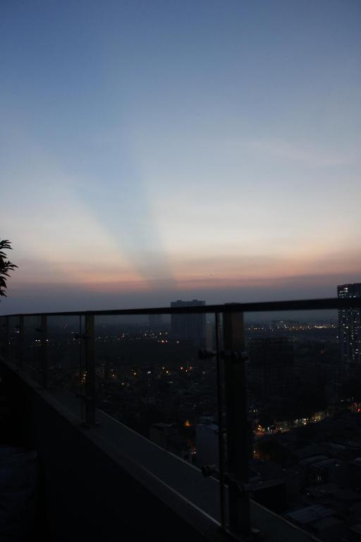 Východ nebo západ slunce při pohledu z hotelu nebo okolí