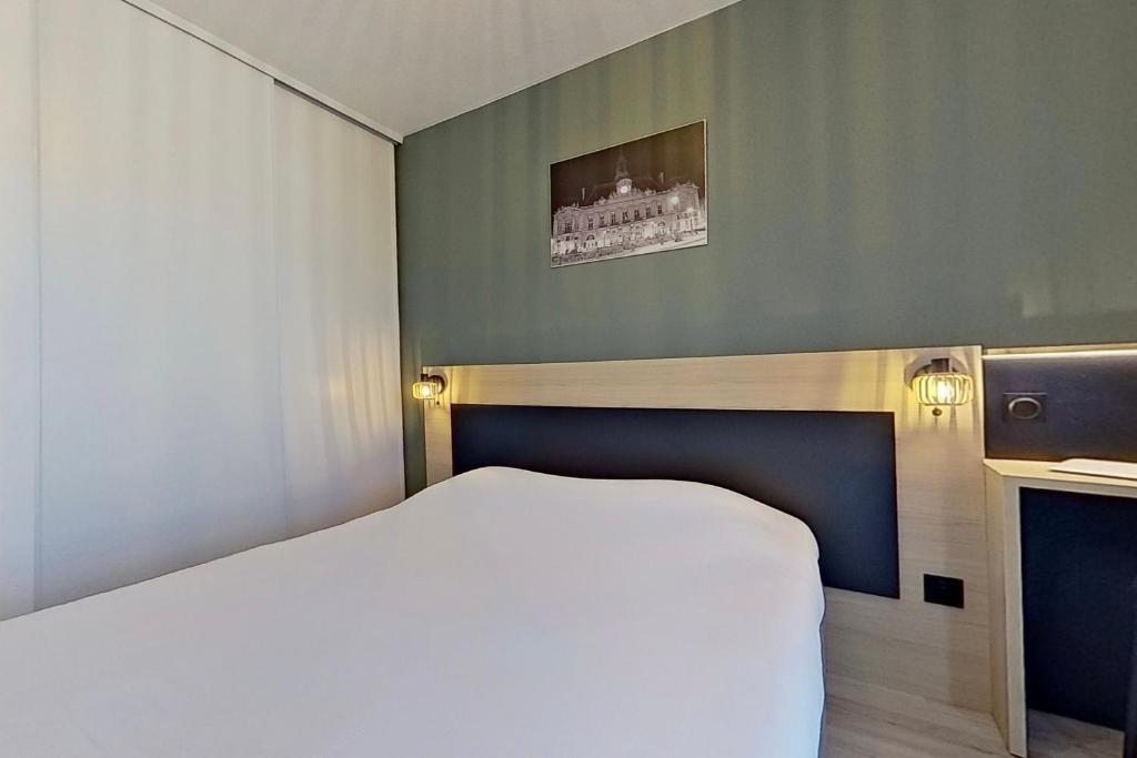 Postel nebo postele na pokoji v ubytování City Résidence Tours