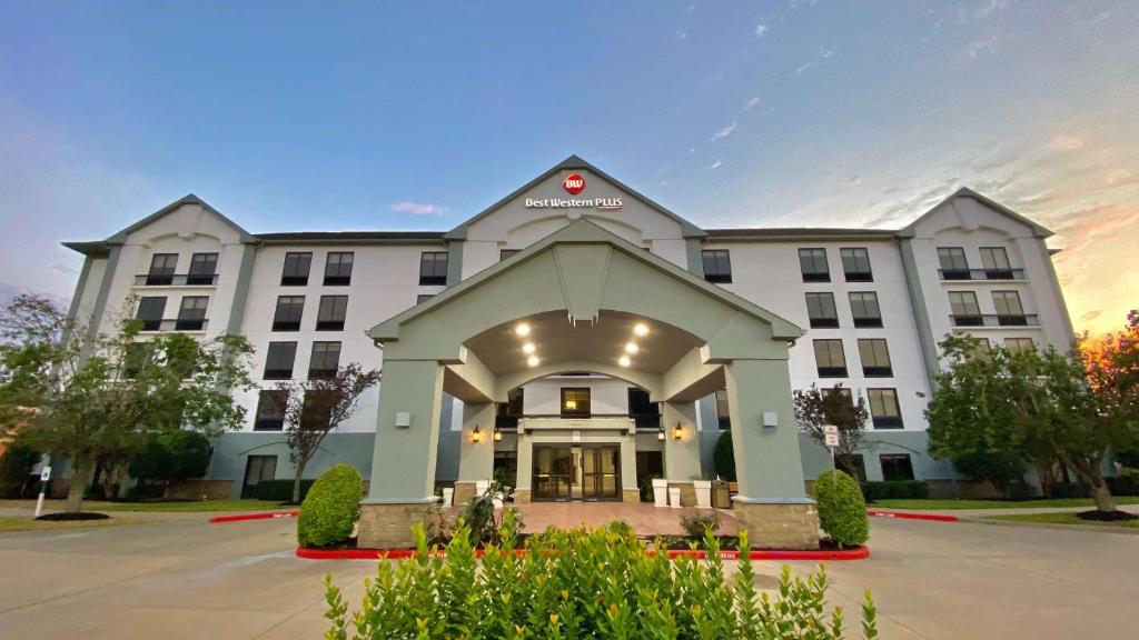 a rendering of the front of a hotel at Best Western Plus Sugar Land-Stafford in Sugar Land