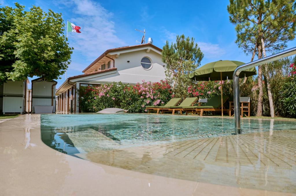 a swimming pool in front of a house at Grand Hotel Imperiale in Forte dei Marmi