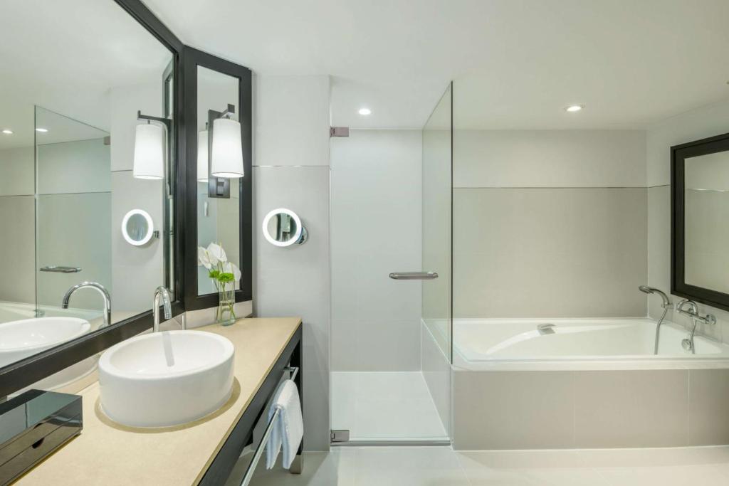 Millennium Hilton Bangkok - 4