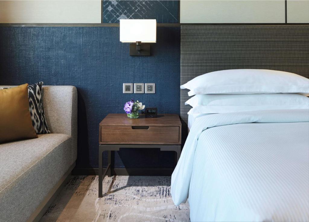 Millennium Hilton Bangkok - 11