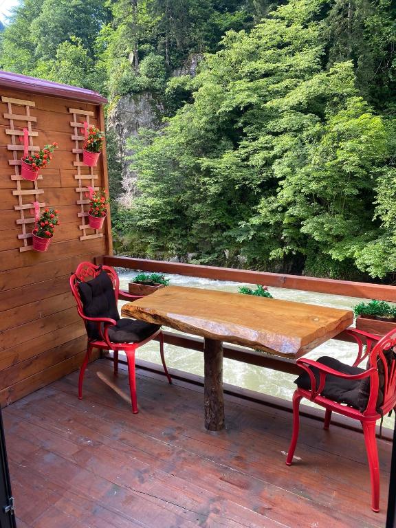 Balkón nebo terasa v ubytování Hoşdere Bungalov