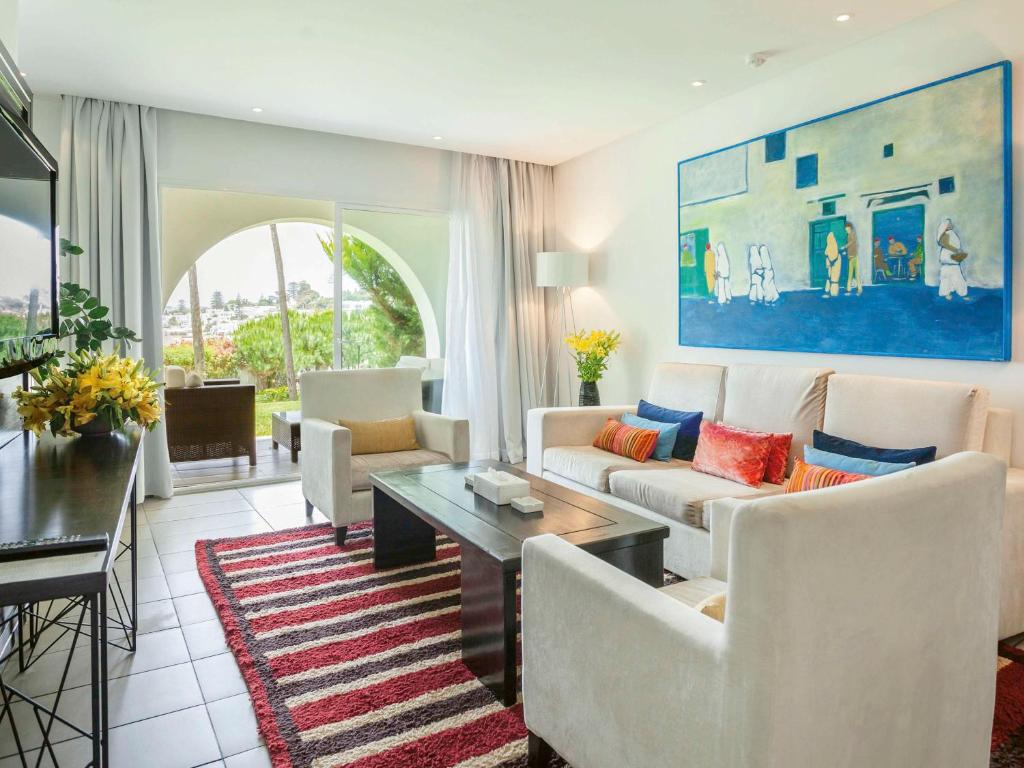 Posezení v ubytování Mövenpick Hotel Gammarth Tunis