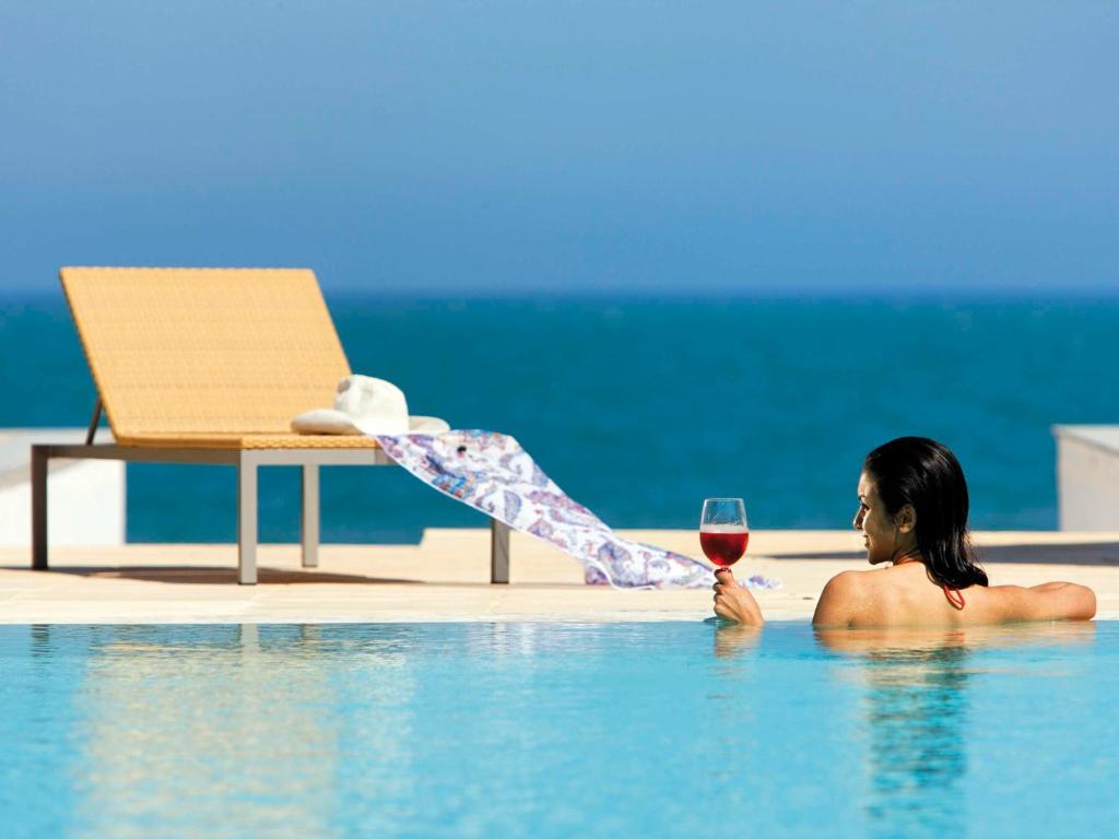 Nápoje v ubytování Mövenpick Hotel Gammarth Tunis