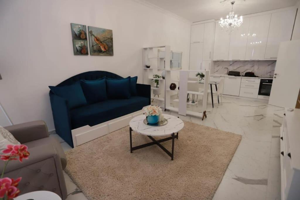 Luxurious Apartment at Square 21 - Image 4