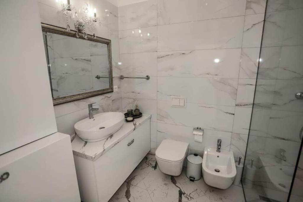 Luxurious Apartment at Square 21 - Image 3