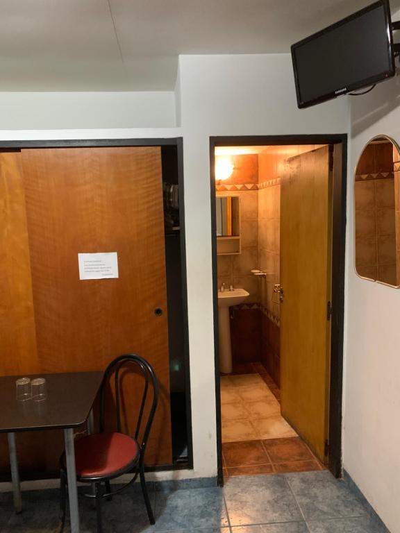 Derby Home Hotel - Basic Triple Room