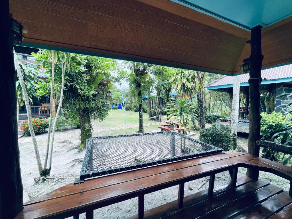 Markhouse Bungalow Ko Kut - Bungalow Con Vista Al Jardín