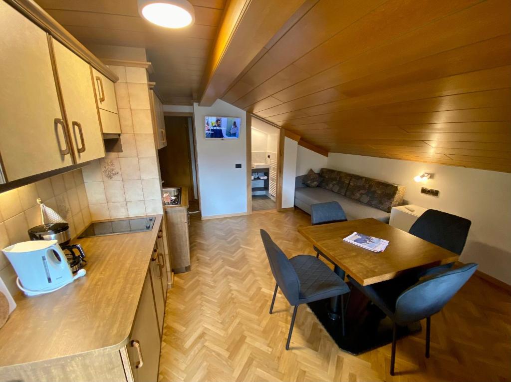 A kitchen or kitchenette at Villa Erika