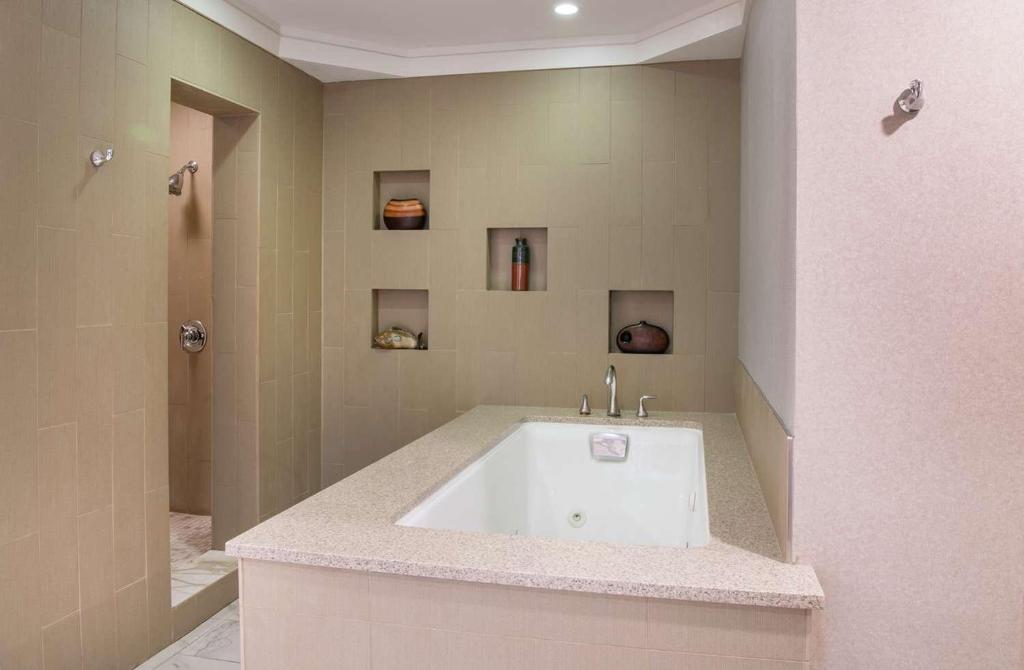 DoubleTree by Hilton Portland - 