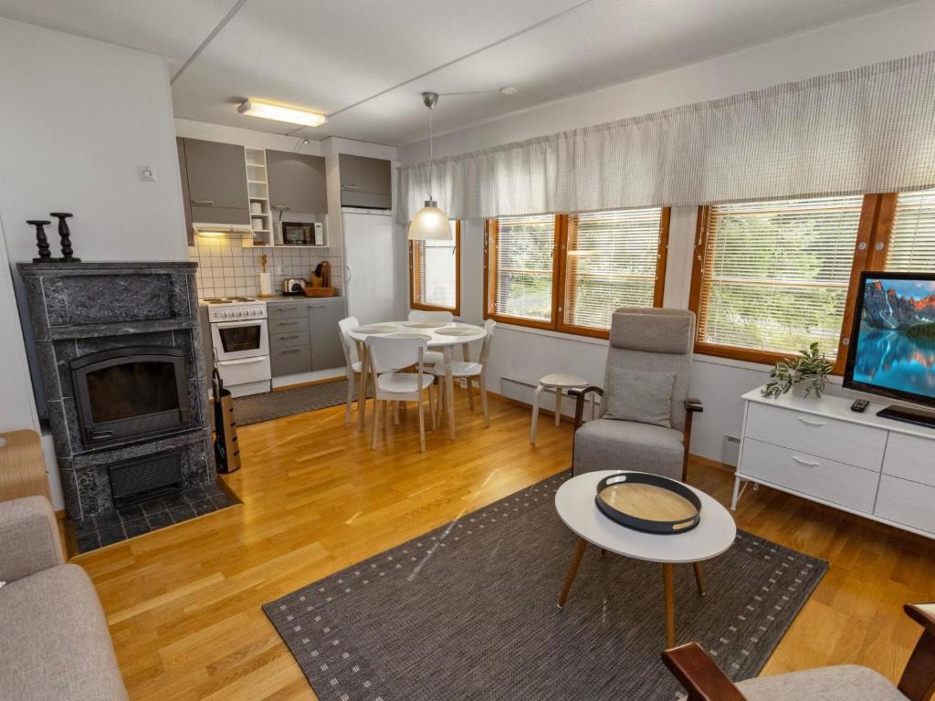 Кухня или мини-кухня в Holiday Home Karhunvartijan linna a4 by Interhome
