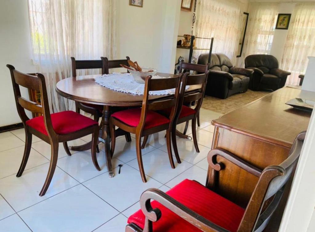 Neat 3 bed in Bradfield 2154, Bulawayo (updated prices 2024)