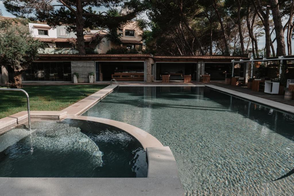 Bazén v ubytování Praia Art Resort - Small Luxury Hotels of the world nebo v jeho okolí