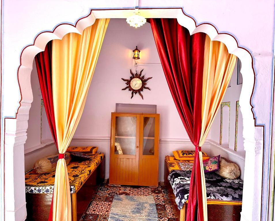 Postel nebo postele na pokoji v ubytování Hotel Kota kunj Heritage
