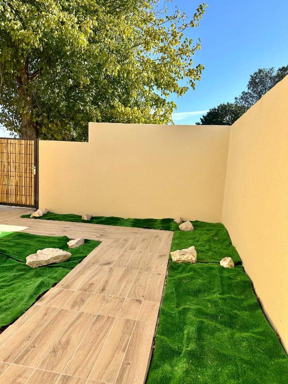 Zahrada ubytování La Halte Occitane - Classé 3 étoiles - Pour 6 personnes, 3 chambres, parking, terrasse, tout inclus