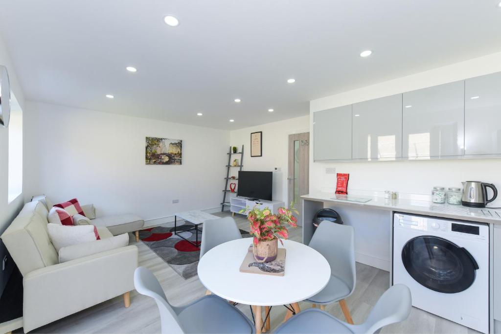 Kjøkken eller kjøkkenkrok på Adbolton House Apartments - Sleek, Stylish, Brand New & Low Carbon