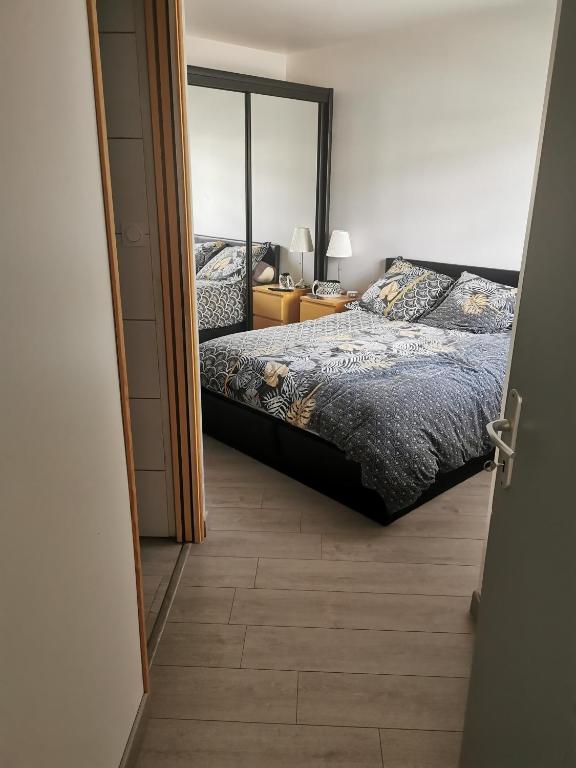 Ein Bett oder Betten in einem Zimmer der Unterkunft Maison avec jardin