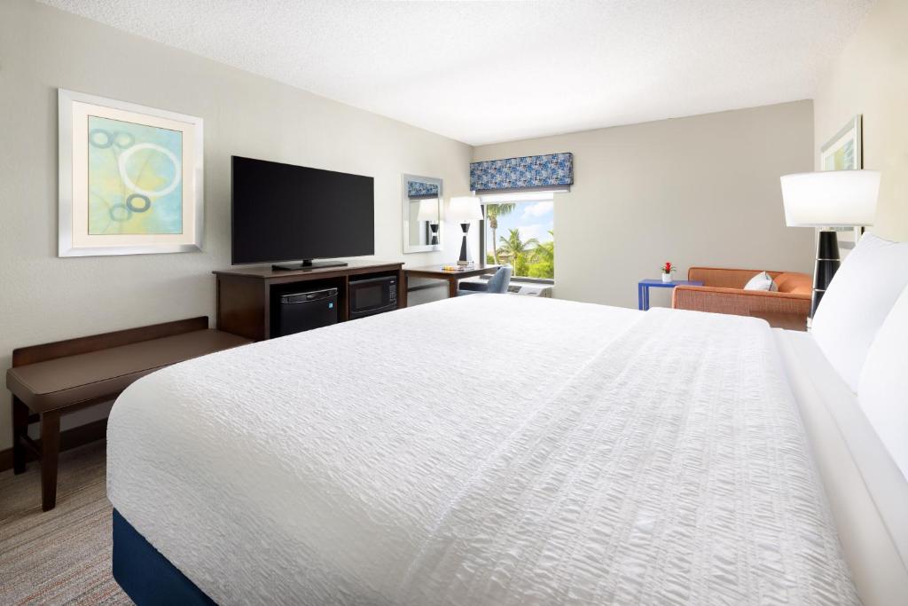 Hampton Inn Naples-Central photo