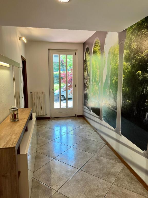 Kuchyň nebo kuchyňský kout v ubytování LUKAS HOME CON IL CUORE Appartamento 3 camere al piano terra e appartamento 1 camera in taverna