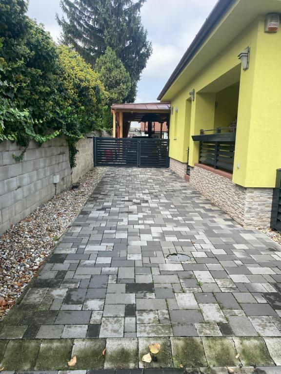Budova, kde se prázdninový dům nachází