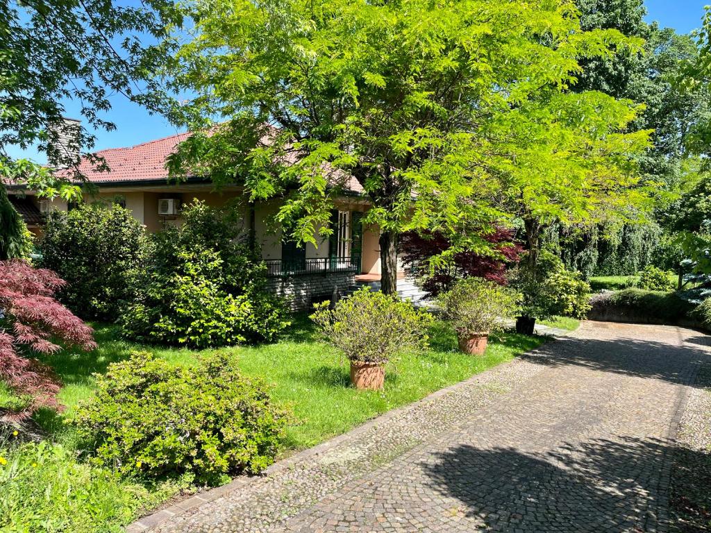 Zahrada ubytování LUKAS HOME CON IL CUORE Appartamento 3 camere al piano terra e appartamento 1 camera in taverna