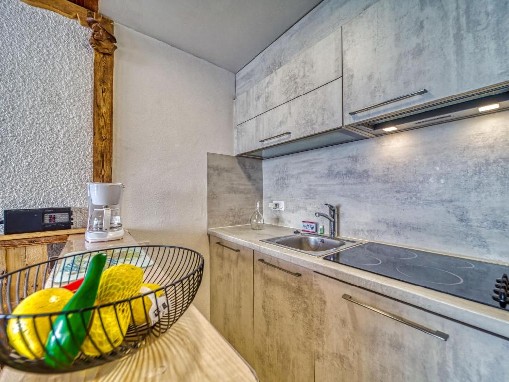 Kuchyň nebo kuchyňský kout v ubytování Apartment Serac R2 by Interhome