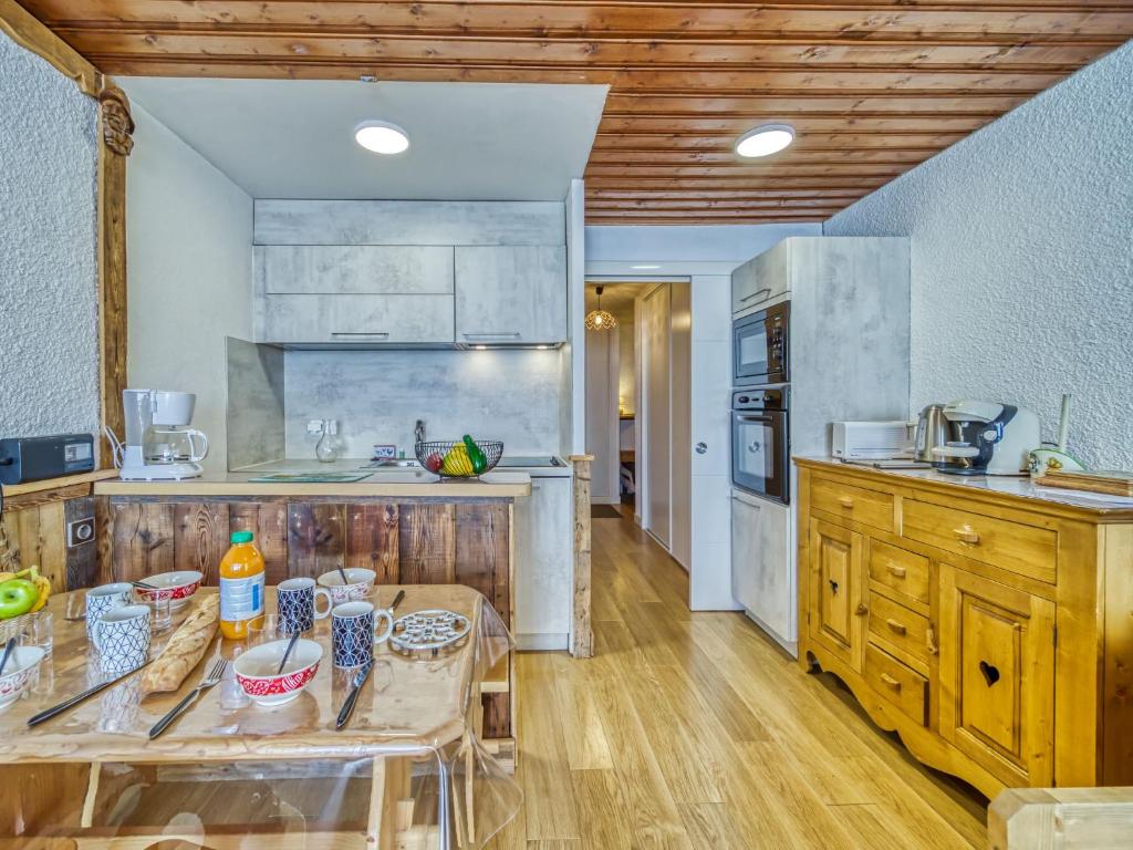 Kuchyň nebo kuchyňský kout v ubytování Apartment Serac R2 by Interhome
