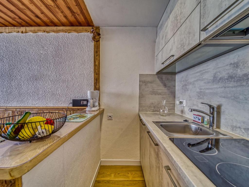 Kuchyň nebo kuchyňský kout v ubytování Apartment Serac R2 by Interhome