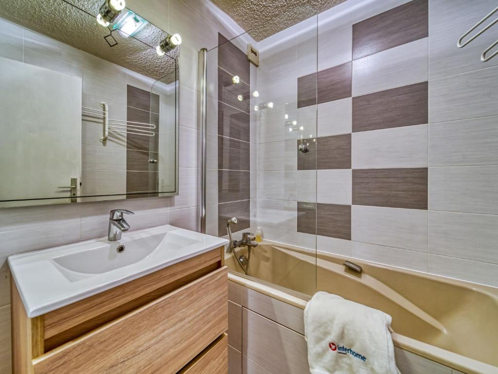 Koupelna v ubytování Apartment Serac R2 by Interhome