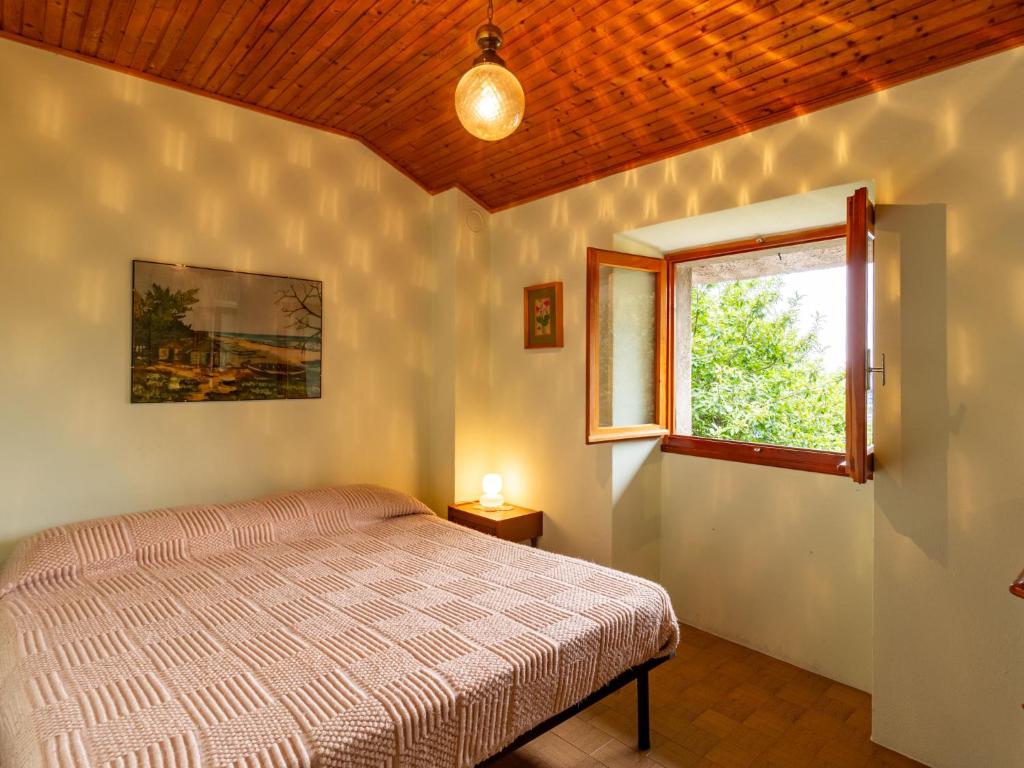 A bed or beds in a room at Holiday Home Munt del Nana by Interhome