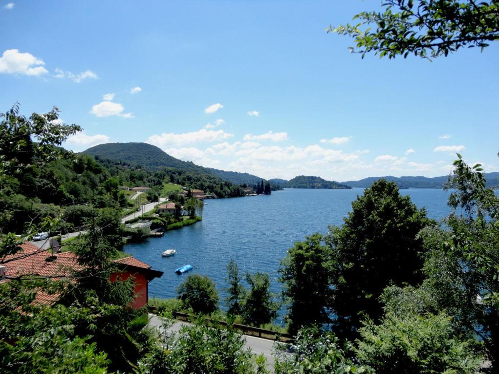 a view of a lake with boats in the water at Campeggio Punta di Crabbia in Pettenasco