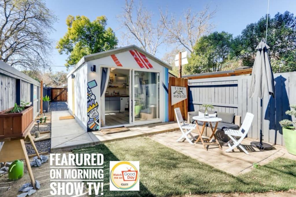 a small white shed with a table and chairs at TINY ART HOUSE near the beat in Sacramento