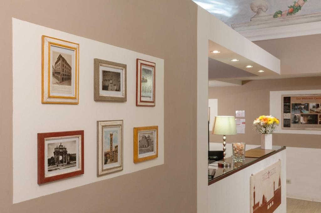 A kitchen or kitchenette at Hotel Cardinal of Florence - recommended for ages 25 to 55