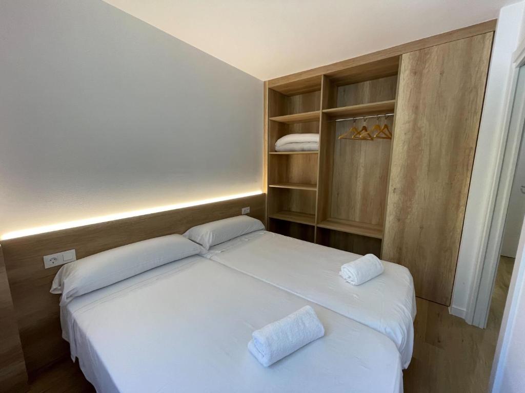 Posteľ alebo postele v izbe v ubytovaní Apartamentos La Solana