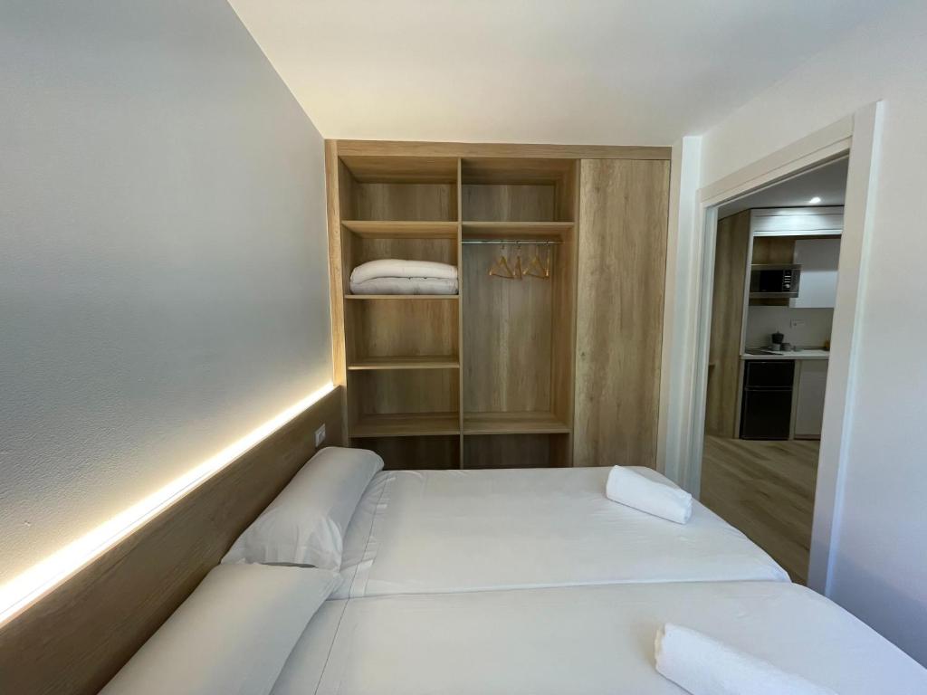 Posteľ alebo postele v izbe v ubytovaní Apartamentos La Solana