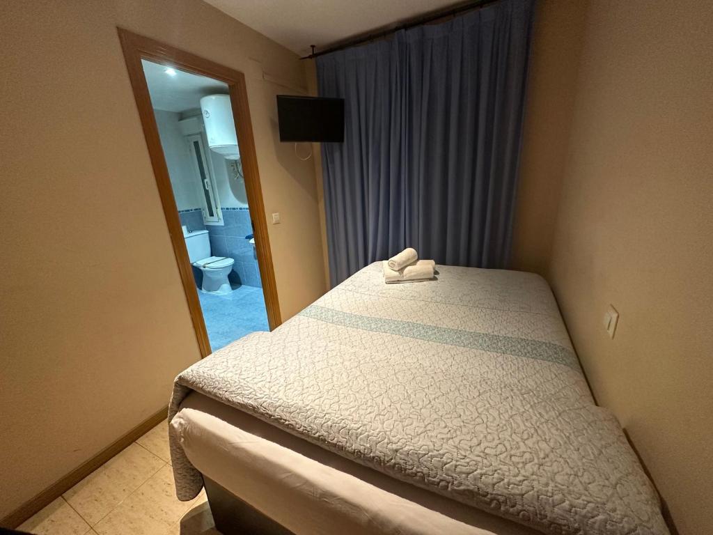 Una cama o camas en una habitación de Hostal El Gaitero