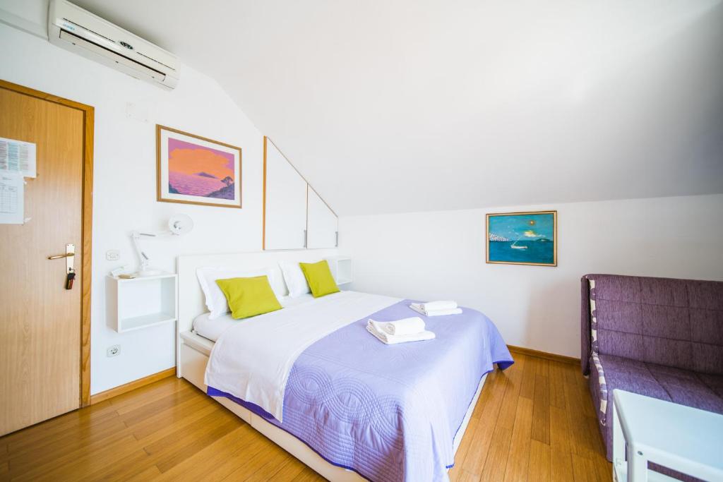 Postel nebo postele na pokoji v ubytování Rooms Denoble