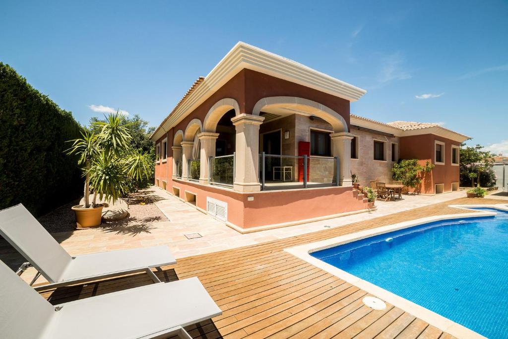 Imagen de la galería de Private Villa Martaver, swiming pool, BBQ & Pool table, en Muchamiel
