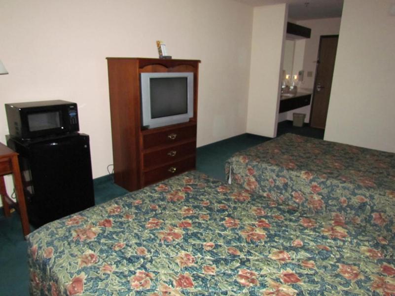 Western Inn & Suites Hampton - Doppelzimmer Mit Zwei Doppelbetten