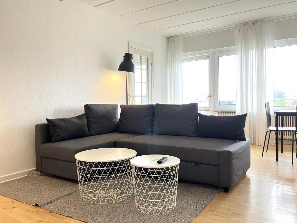 Furnished 2 Bedroom Apartmet I Fredericia tesisinde bir oturma alanı