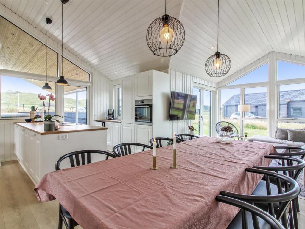 Restaurace v ubytování Holiday Home Alea - 800m from the sea by Interhome