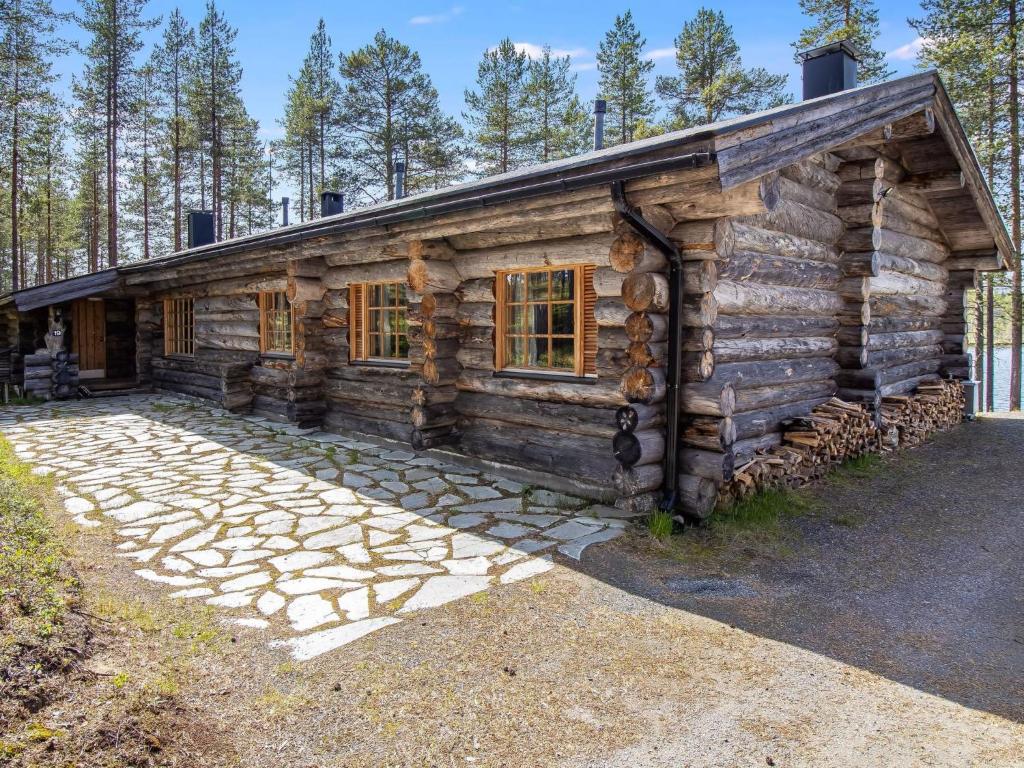 a log cabin in the woods at Holiday Home Villihanhi by Interhome in Kuusamo