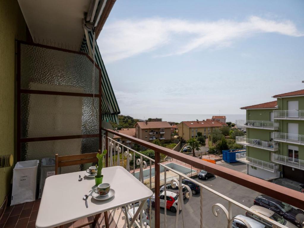 d'un balcon avec une table et une vue sur le parking. dans l'établissement Apartment Marisa by Interhome, à Santo Stefano al Mare